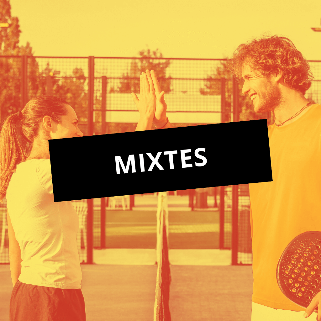 Un match de padel mixte avec joueurs et joueuses réunis sur le court à Rouen